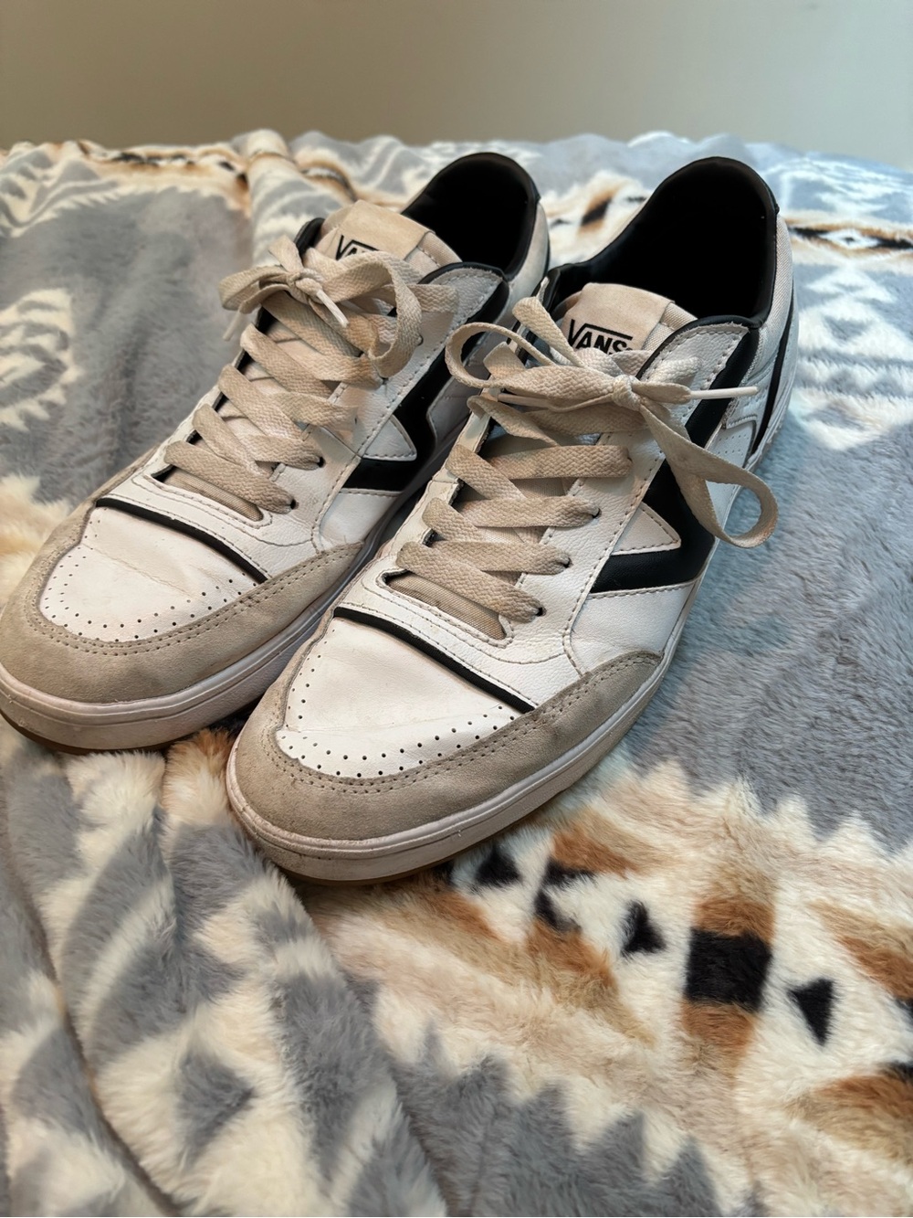 Vans Men's White, Black & Gray Low-Top Sneakers serio collection comfy Cush 13